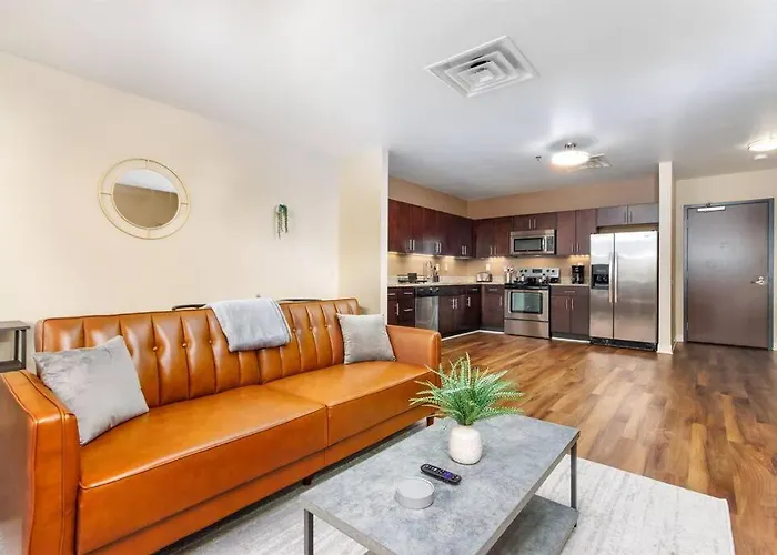 Sprawling Stadium Views Location Views 24-7 Gym Lounge Roku Pittsburgh