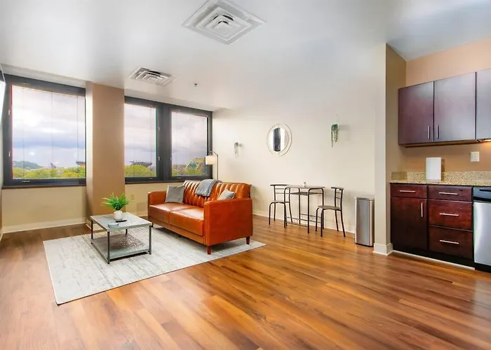 Sprawling Stadium Views Location Views 24-7 Gym Lounge Roku *