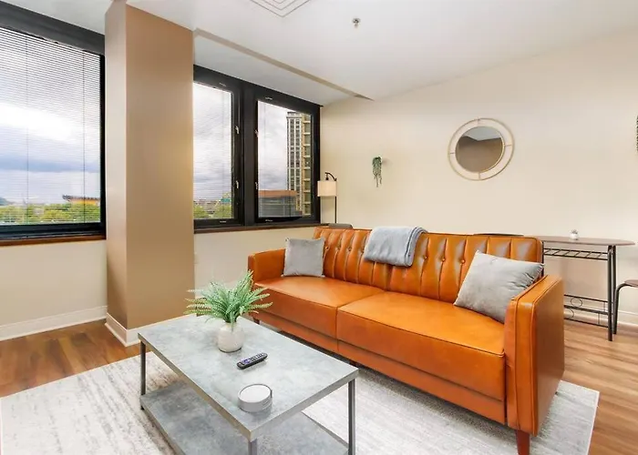 Sprawling Stadium Views Location Views 24-7 Gym Lounge Roku