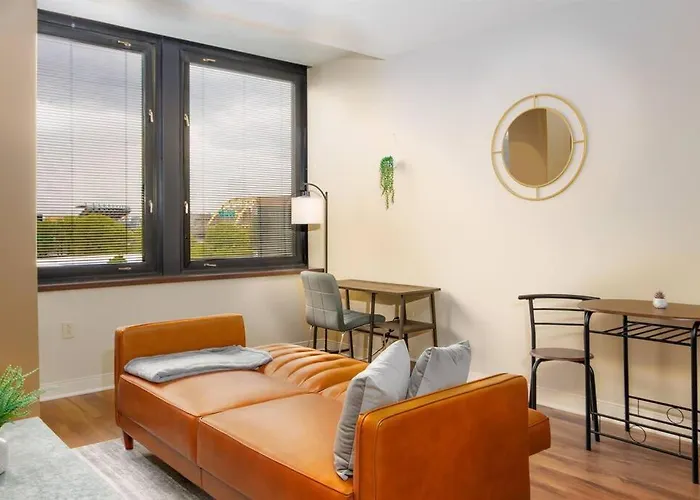 Apartment Sprawling Stadium Views Location Views 24-7 Gym Lounge Roku