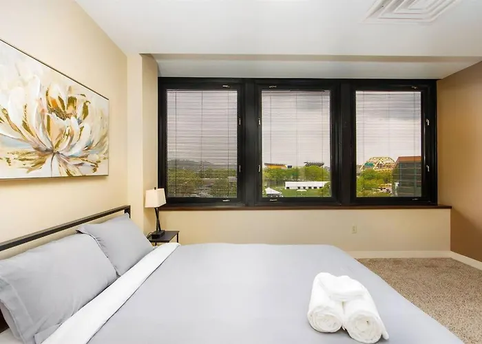 Sprawling Stadium Views Location Views 24-7 Gym Lounge Roku Apartment *