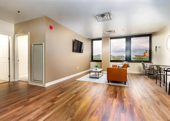 Sprawling Stadium Views Location Views 24-7 Gym Lounge Roku