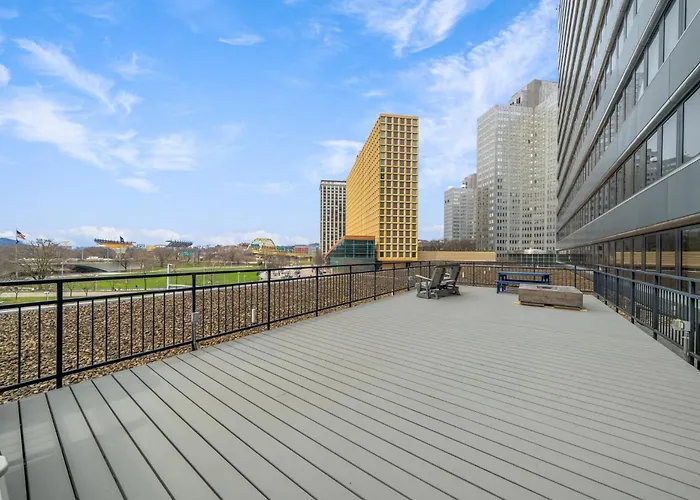 Sprawling Stadium Views Location Views 24-7 Gym Lounge Roku Apartment *