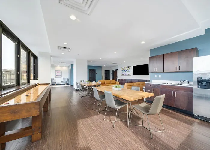 Sprawling Stadium Views Location Views 24-7 Gym Lounge Roku