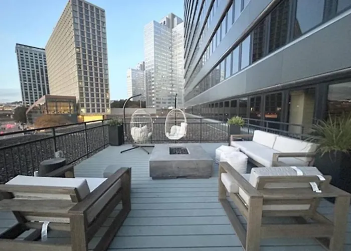 Sprawling Stadium Views Location Views 24-7 Gym Lounge Roku Pittsburgh